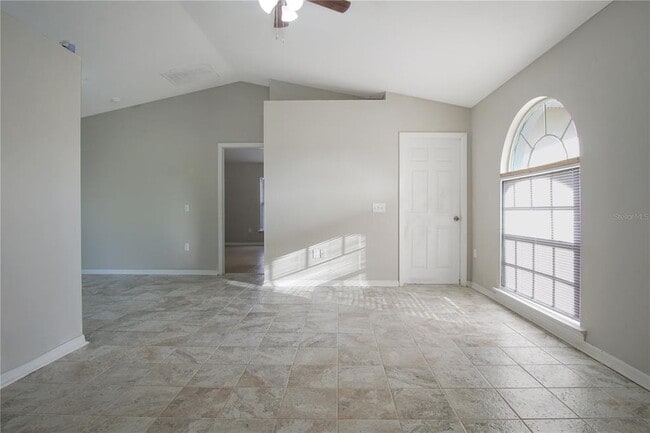 Building Photo - 339 Erie Dr
