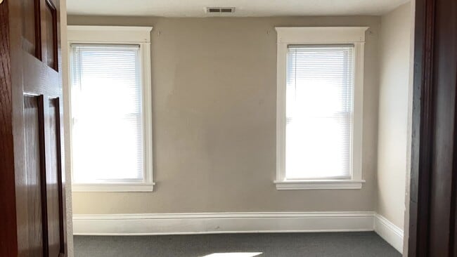 Building Photo - Available NOW!!  3 Bedroom Upper Level Dup...