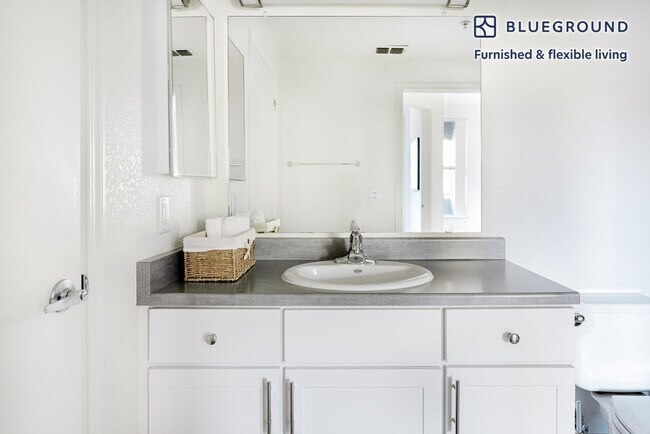 Building Photo - 1170 Beethoven Common