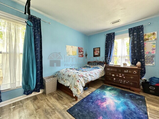 Building Photo - 3533 Bernies Ct N