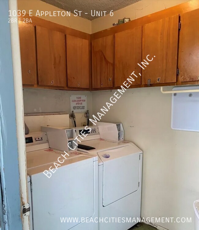 Building Photo - 1039 E Appleton St