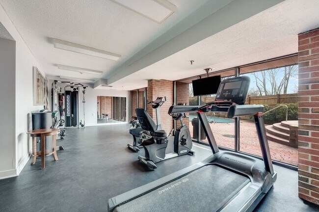 Building Photo - 100 Rosemary Way