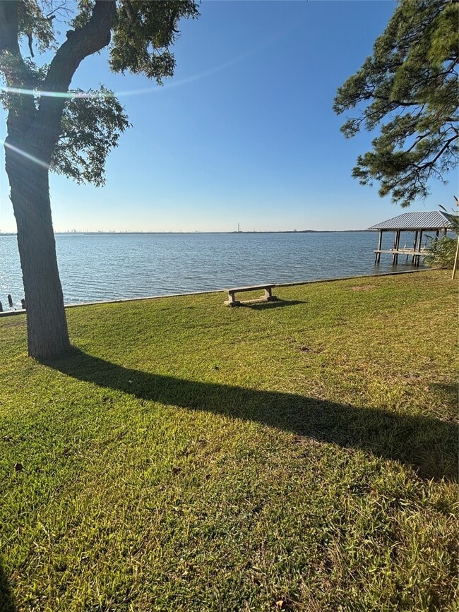 Building Photo - 2 Bayvilla Dr