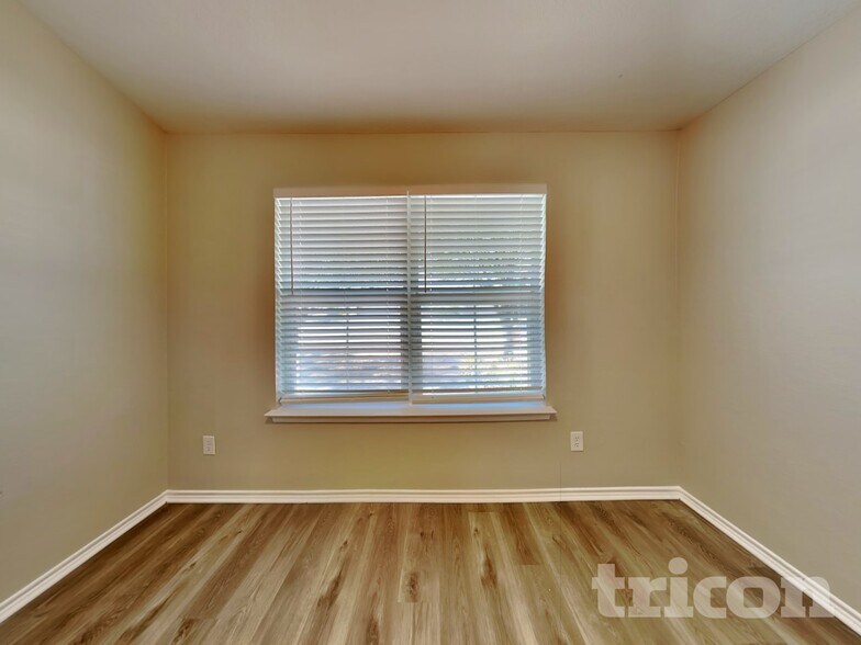 Building Photo - 116 Independence Tr