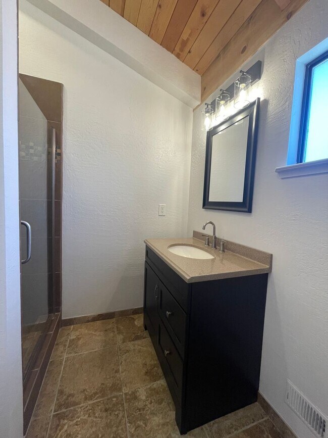 Building Photo - 3 Bed 3 Bath Ridgemark Home - Golf Course ...