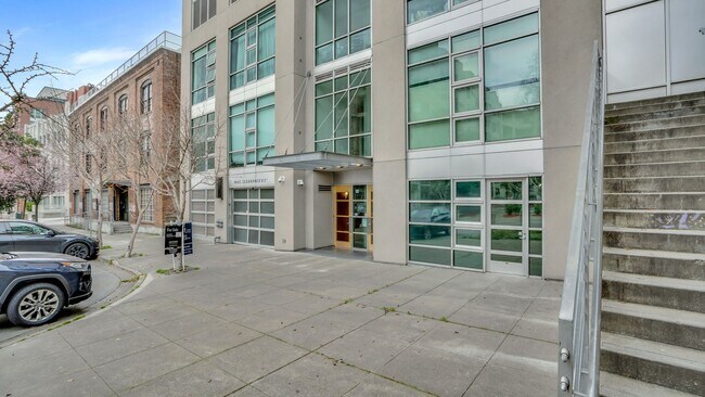 Building Photo - EPIC REA - Modern-Style 1 BR/1 BA Condo in...
