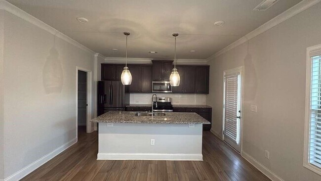 Building Photo - 4599 Silver Oak Dr SW