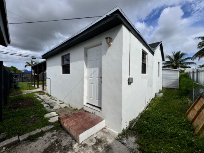 Building Photo - 602 E 50th St