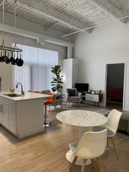 Primary Photo - 1221 N. LaSalle Lofts