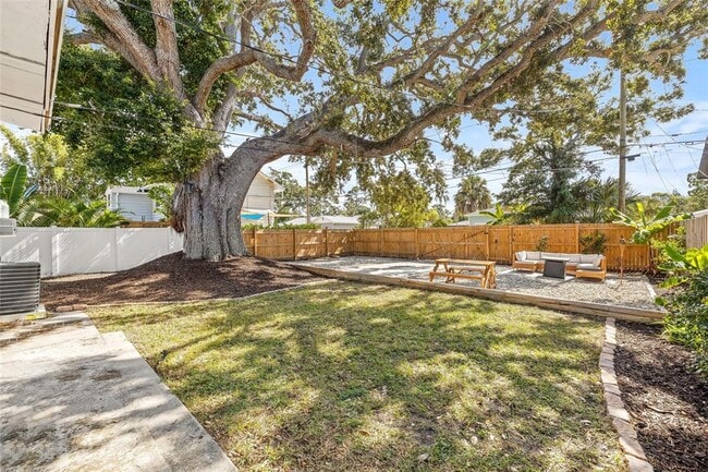 Building Photo - 4350 1st Ave S