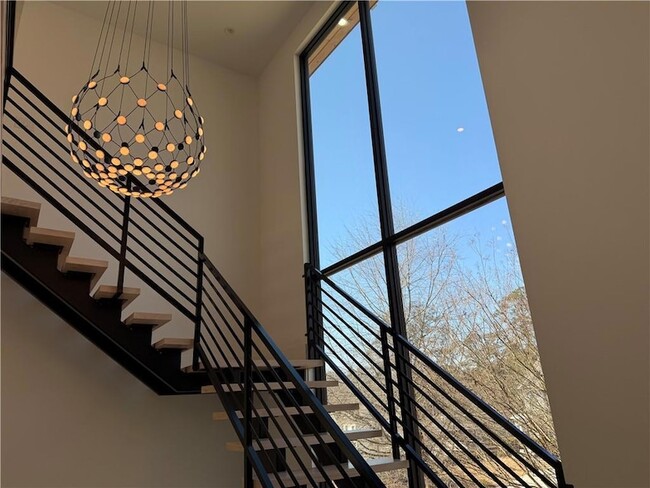 Building Photo - 2385 Nesbitt Dr NE