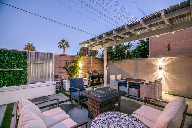 Building Photo - 48806 Barrymore St