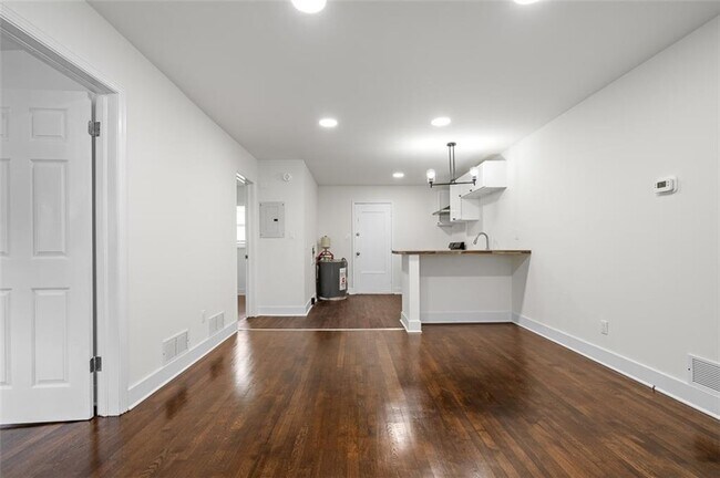 Building Photo - 1437 Vesta Ave