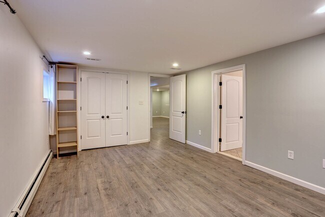 Building Photo - 4 Bedroom 2 Bath Hanover Home w- 2-Car Gar...