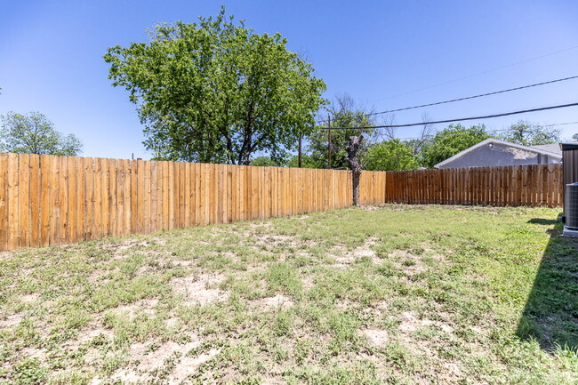 Building Photo - 479 Corliss