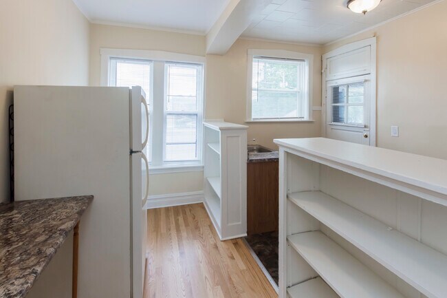 Building Photo - 944-964 S. Oak Park Avenue