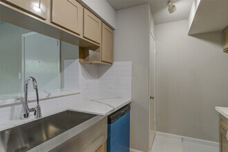 Building Photo - 3300 Pebblebrook Dr