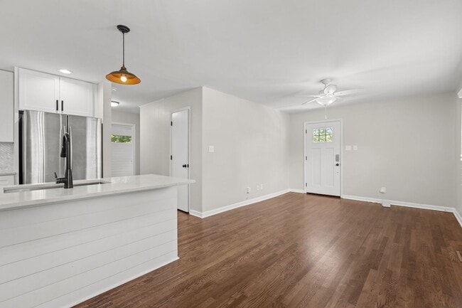 Building Photo - Adorable, Modern 3 Bedroom Ranch near Downtown Raleigh - Gorgeous finishes, open floorplan, updat...