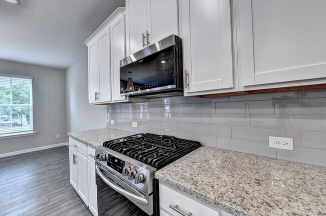 Building Photo - 4655 White St