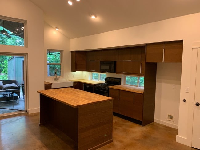 Building Photo - 420 S Church Ave