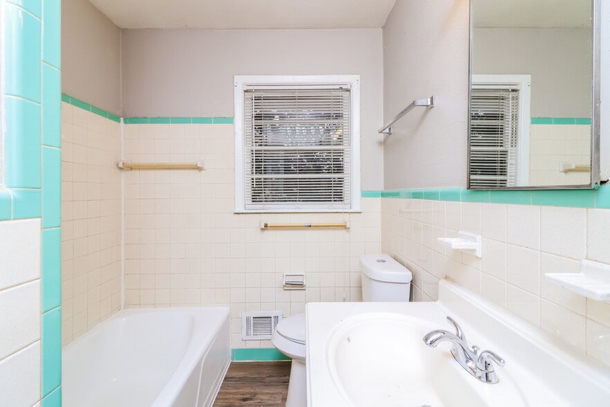 Building Photo - 2937 Thompson Cir