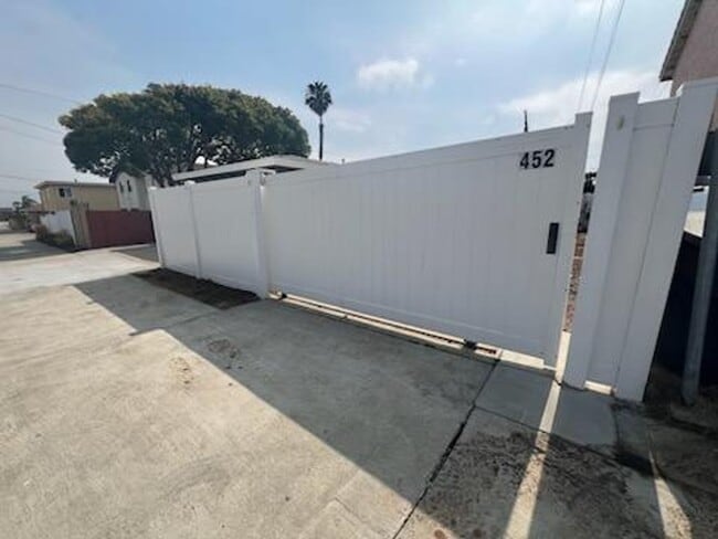 Building Photo - Imperial Beach - Newly Renovated Bungalow