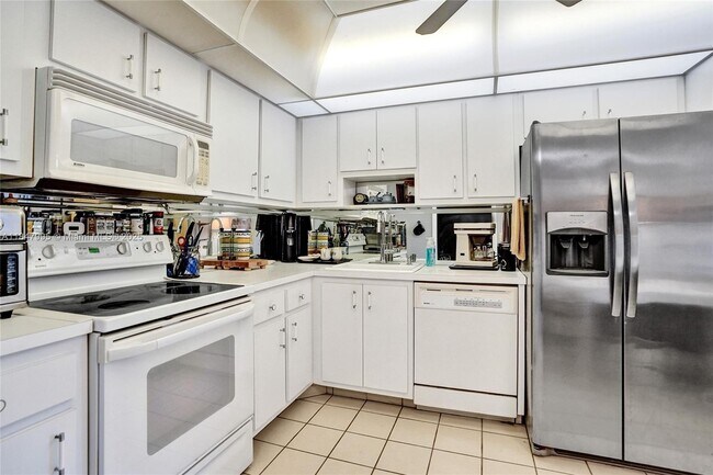 Building Photo - 805 Cypress Blvd