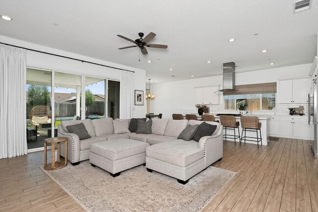 Building Photo - Charming 4BR House in Madera