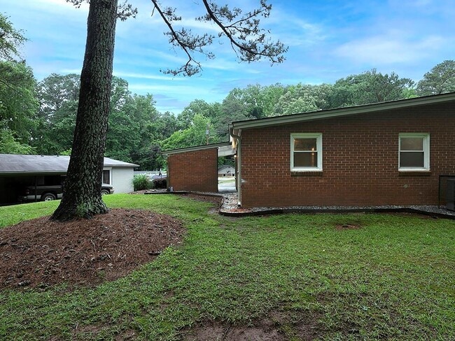 Building Photo - 2123 Hanfred Ct
