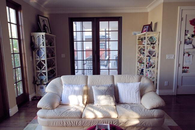 Building Photo - 1215 Altamead Dr