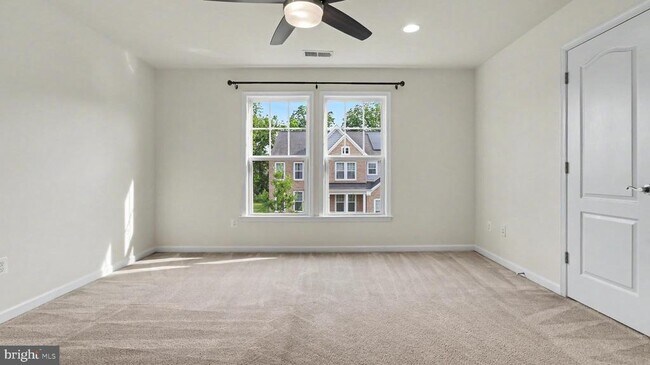 Building Photo - 40978 Spur Run Ln