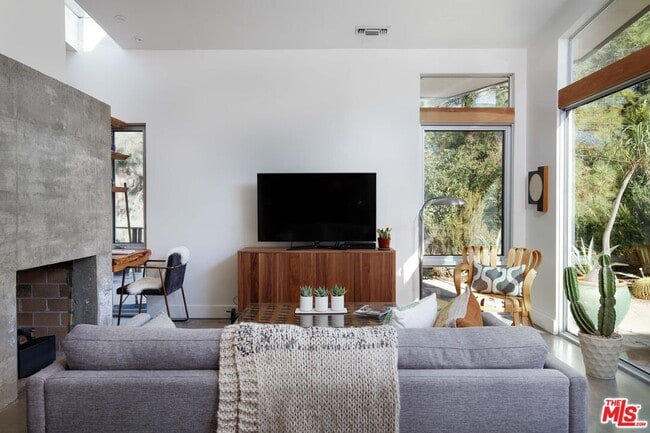Building Photo - 7500 Devista Dr