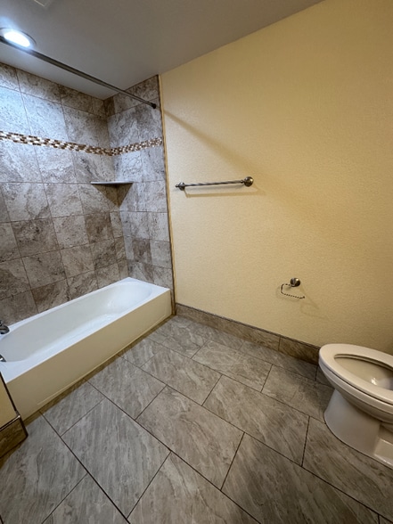 Building Photo - 430 W Pikes Peak Ave