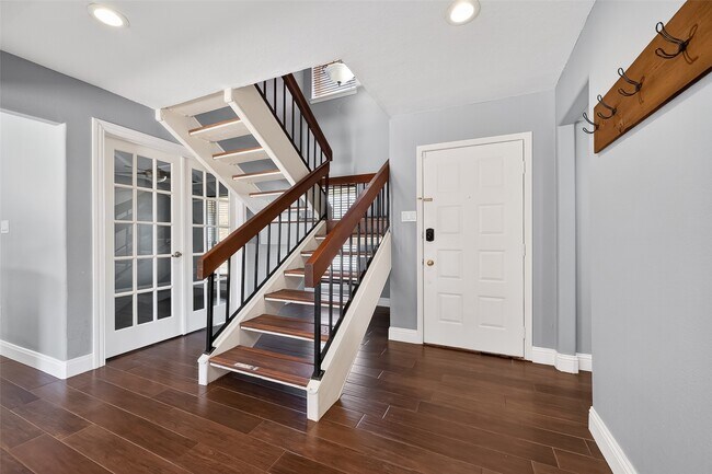 Building Photo - 17634 Huntersglen Cir