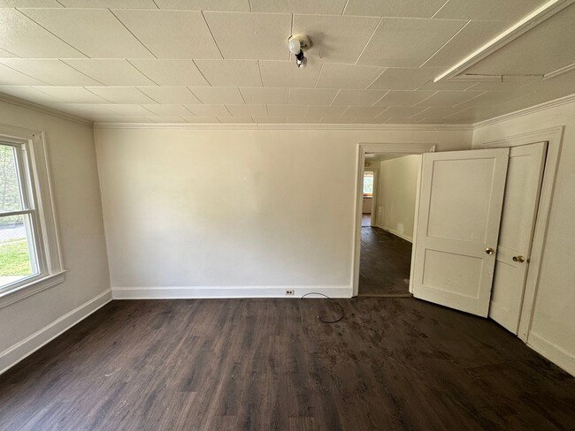 Building Photo - 2/1 with extra space in Uptown Shelby, NC