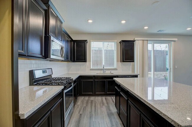 Building Photo - 1606 Lion St