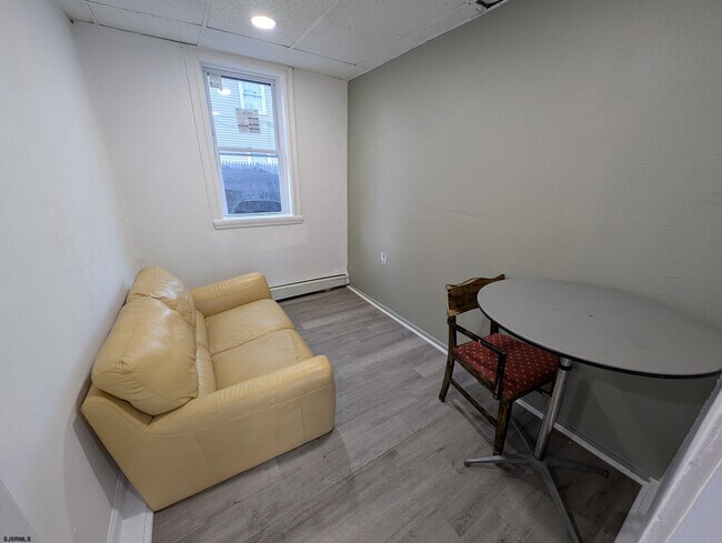 Building Photo - 20 S Bellevue Ave