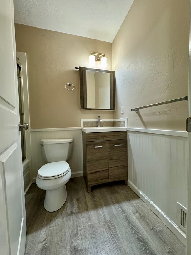 Building Photo - Cozy condo in Auburn