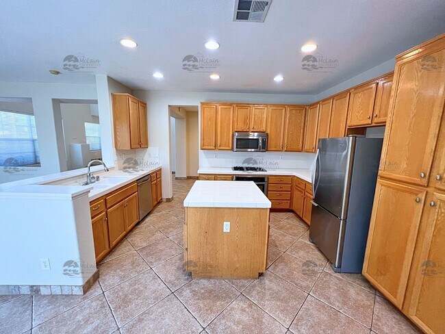 Building Photo - End unit 4 Bedroom House Available Now in ...