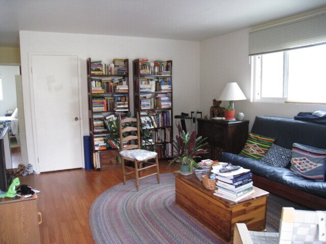 Building Photo - 1110 Stannage Ave