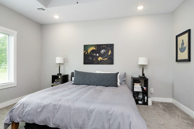 Building Photo - 915 Fairman Dr