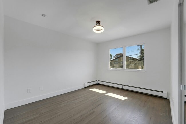 Building Photo - 2413 Hammett Ave