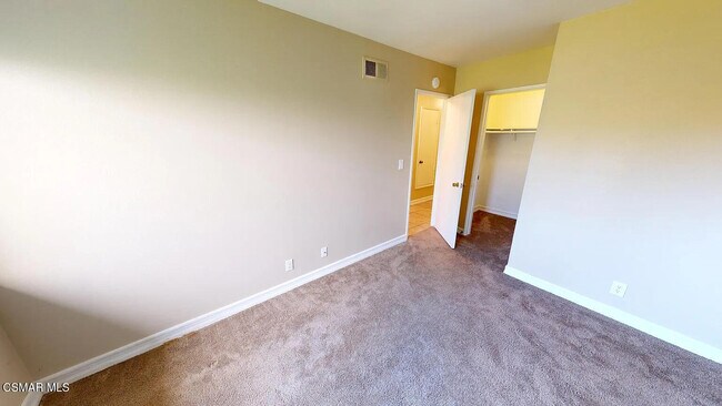 Building Photo - 2585 Northshore Ln