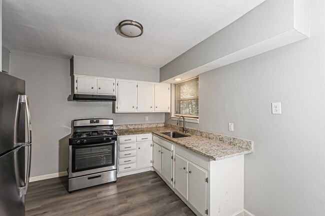 Building Photo - 3 BR/1BA | Updated Single Family Home | 1-Car Garage  | Large Backyard!