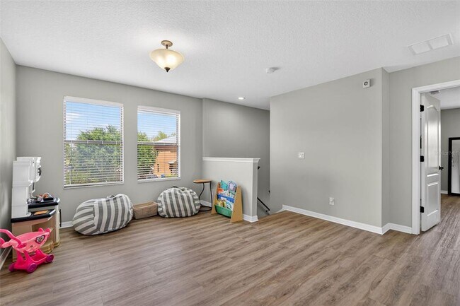 Building Photo - 1973 Fishtail Fern Way