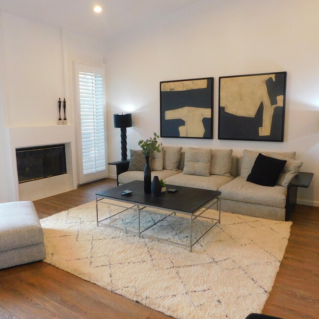 Building Photo - 14 Mission Palms Dr W