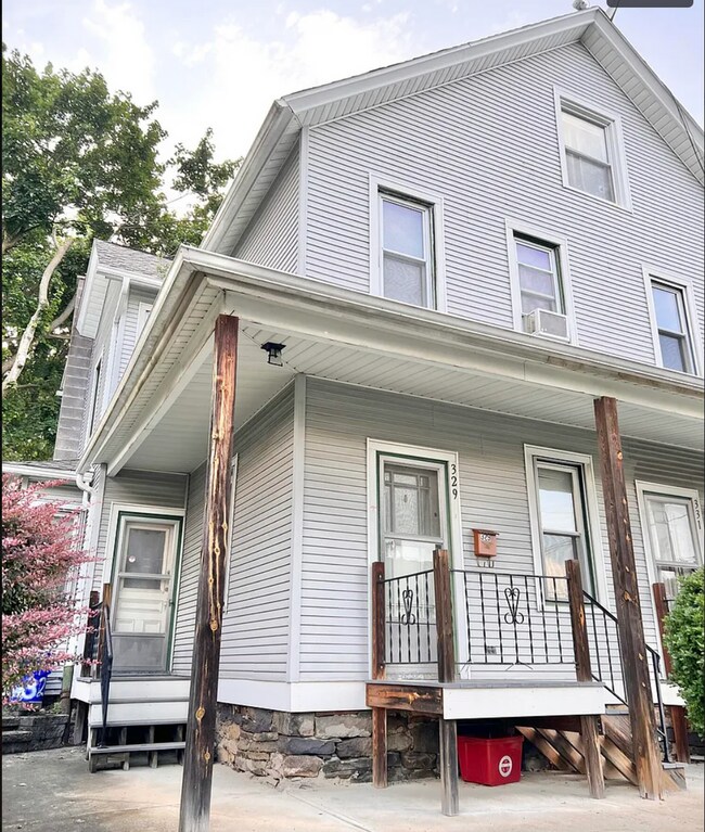 Building Photo - 329/331 N Lincoln