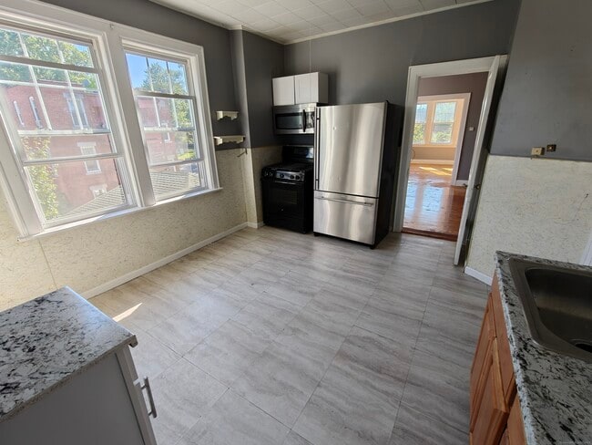 Building Photo - 42 Groton St
