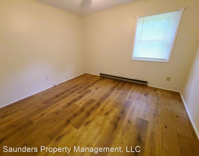 Building Photo - 2 br, 1 bath House - 914 Pine Circle Drive