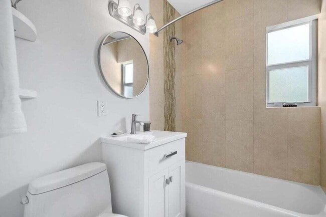 Building Photo - 221 NW 18th St